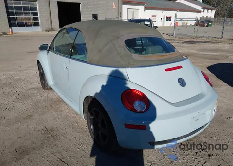 2006 Volkswagen New Beetle 2.5 z USA, uszkodzony, nr VIN 3VWRF31Y66M307588